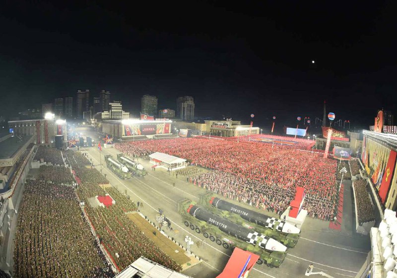 朝鲜8日举行阅兵仪式纪念朝鲜人民军成立75周年