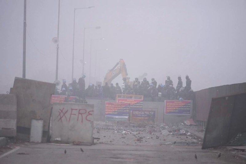 印度农民试图恢复抗议游行，警方发射催泪瓦斯