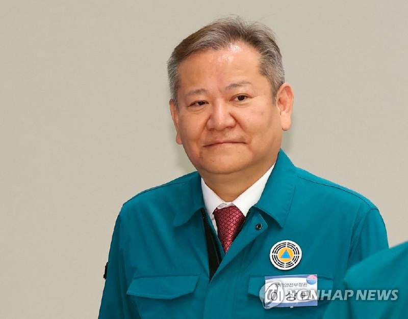 韩国行政安全部长官李祥敏8日遭国会弹劾停职，李祥敏成为韩国宪政史上首位被弹劾的国务委员