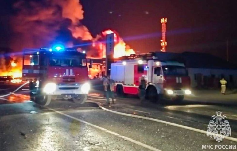 俄罗斯南部达吉斯坦共和国首府马哈奇卡拉市一个加油站发生爆炸并引发大火
