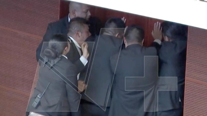 墨西哥参议院通过司法改革法案，抗议者一度冲击参议院