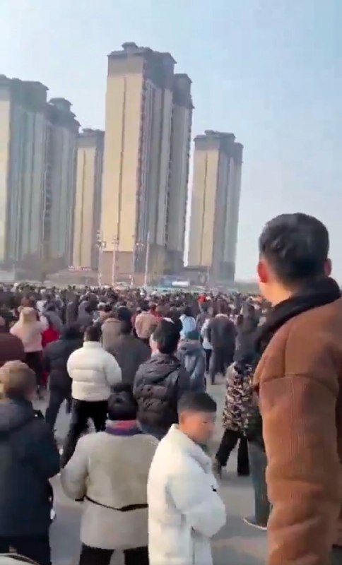 河南省商丘市宁陵县育华园学校学生杨某某2023年12月24日坠楼死亡，疑点引发大批民众示威