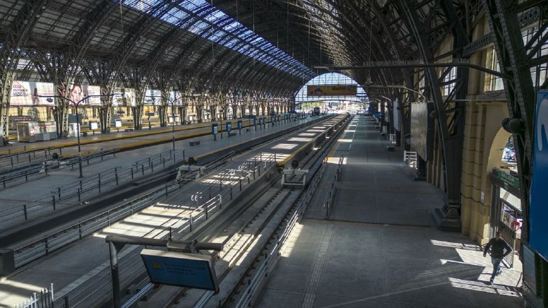 阿根廷劳工总联合会等工会组织9日举行大规模罢工，抗议总统哈维尔·米莱的紧缩措施和改革计划