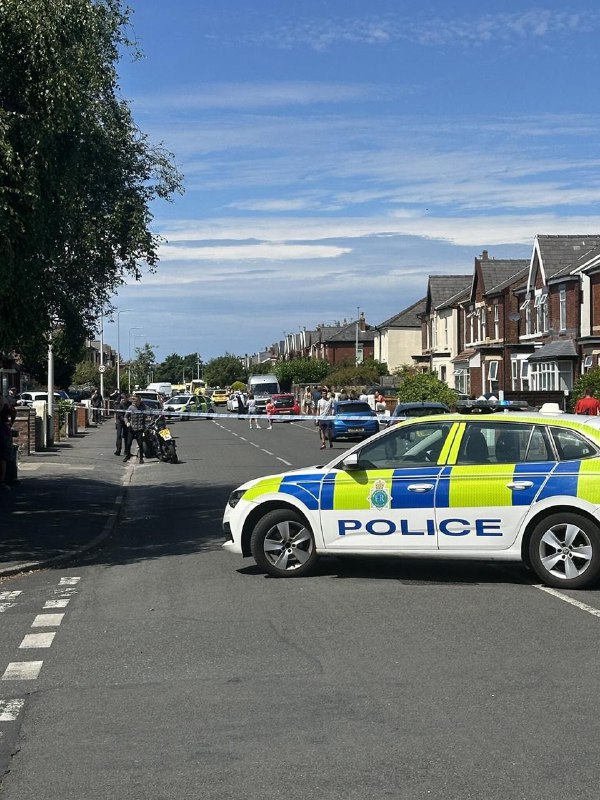 英国默西赛德郡绍斯波特镇29日发生持刀伤人事件，至少8人被刺伤，部分伤者被送医