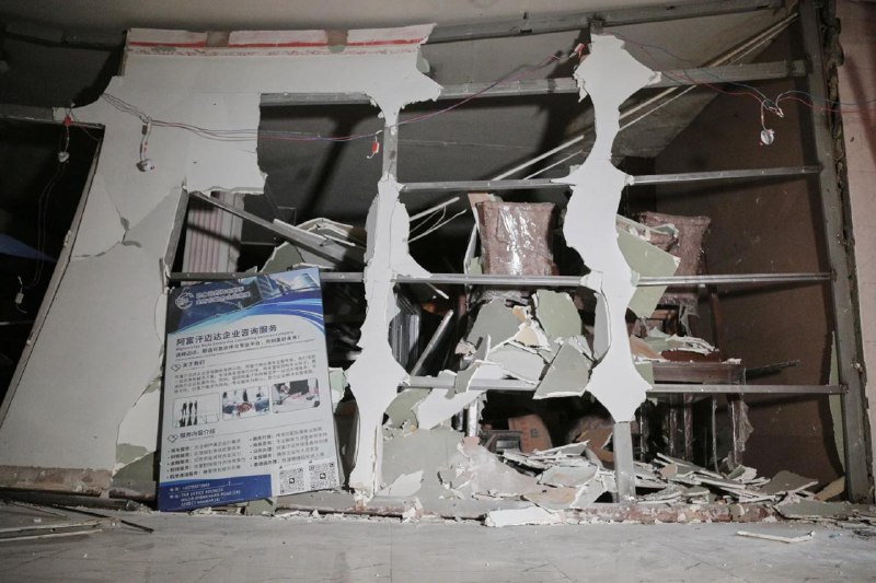 阿富汗首都喀布尔市中心一家中餐馆附近1月19日发生爆炸，造成包括1名中国公民在内的至少7人死亡，另有13人受伤
