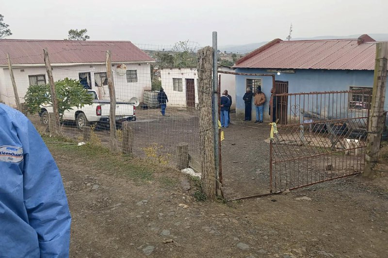 南非东开普省卢西基西基27日晚发生枪击事件，共造成17人死亡