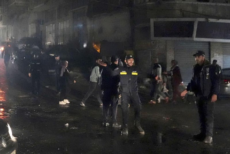 哈马斯称，加沙地带北部杰巴利耶难民营17日晚发生严重火灾，造成至少21人死亡