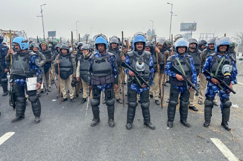 印度农民前往首都新德里抗议，期间与警方发生冲突