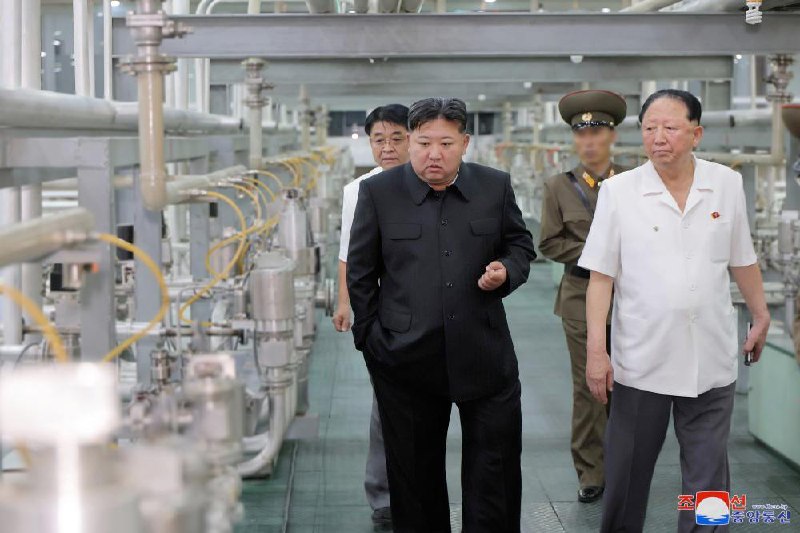 朝鲜领导人金正恩前往核武器研究所和武器级核物质生产设施进行现场指导，并指示集中一切力量生产战术核武器制造所需的核物质，创造新的飞跃成果