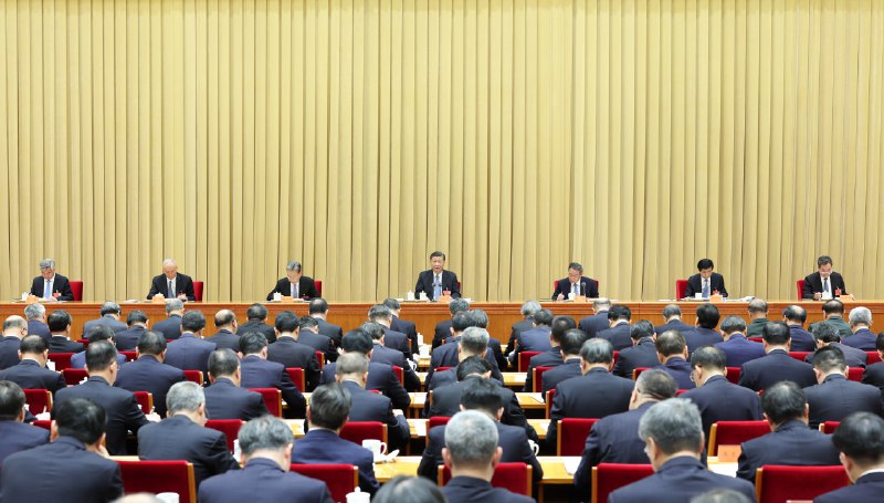 12月11至12日的中央经济工作会议认为当前困难是：有效需求不足、部分行业产能过剩、社会预期偏弱、风险隐患较多，国内循环存在堵点、外部环境严峻复杂不确定性上升