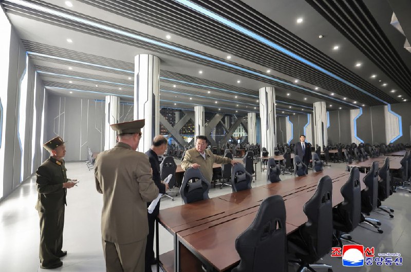 朝鲜，金正恩携女儿4月3日视察平壤和盛新城三期工程的配套服务设施，包括一座300席电脑游戏馆