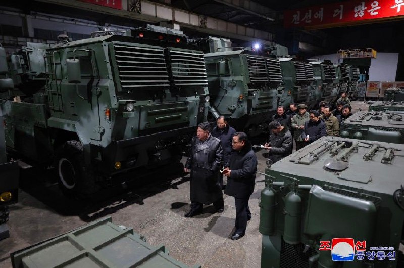 金正恩1月8至9日视察军需工厂时，宣称韩国是朝鲜的主要敌人