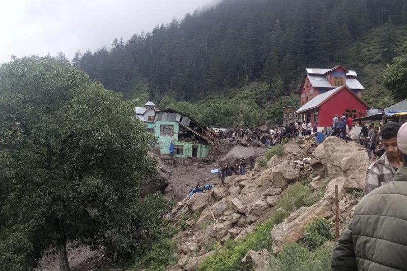 印控克什米尔吉什德瓦尔地区突降暴雨引发山洪，造成一偏远村落至少37人死亡、50人重伤，另有至少50人失踪