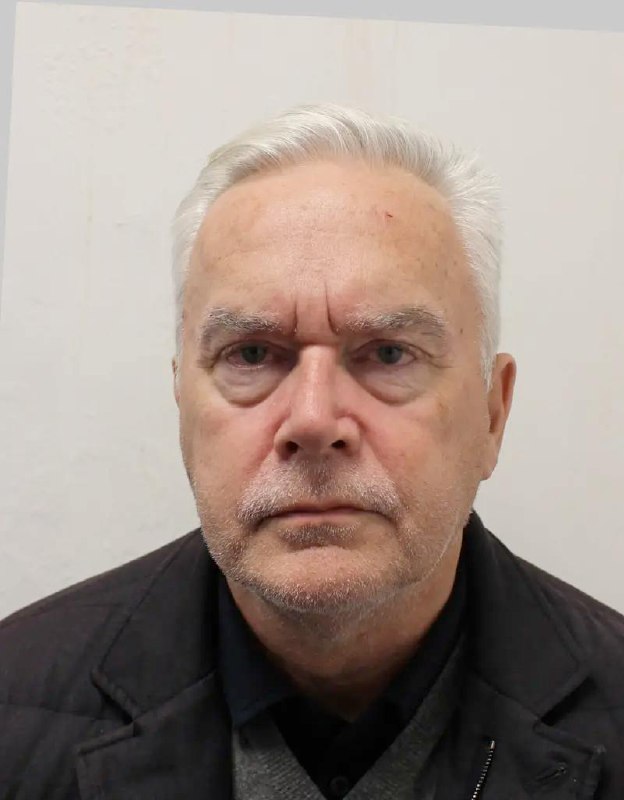BBC前资深主持人休·爱德华兹因儿童不雅照片被判处6个月监禁，缓刑2年