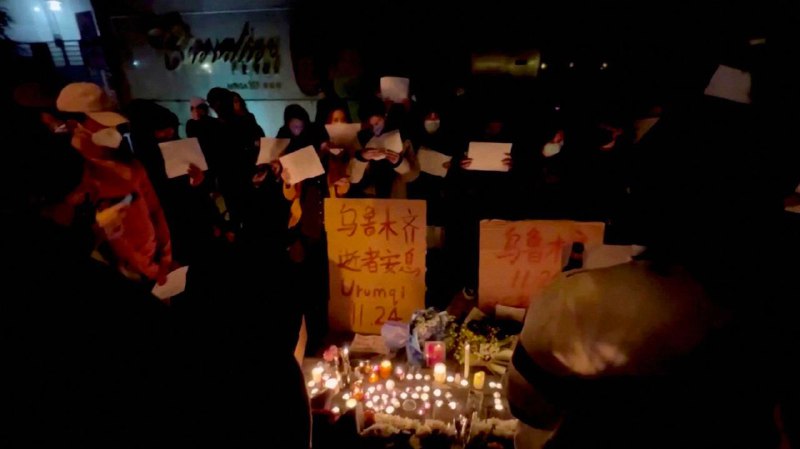 中国多地出现因防疫措施和新疆火灾引发的抗议活动