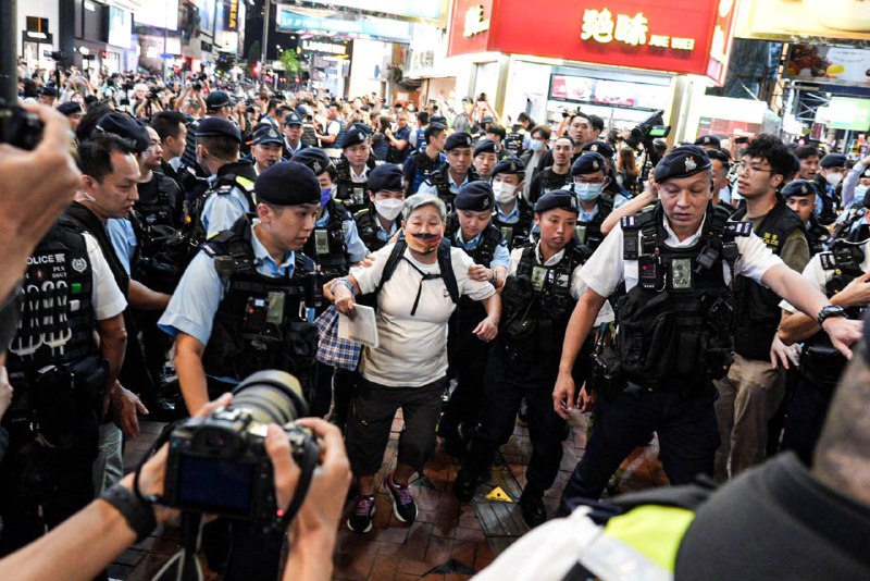 “六四事件”35周年之际，香港警方带走数人，台湾举行纪念活动