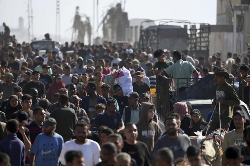 加沙人道主义援助分发开始，现场爆发混乱