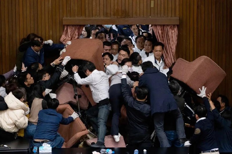 台湾，立法院20日排审《公职人员选举罢免法》《宪法诉讼法》《财政收支划分法》修正草案，三读通过部分条文