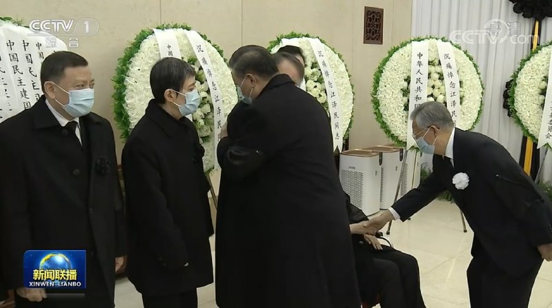 江泽民遗体12月5日上午从北京301医院起运，送至八宝山革命公墓火化