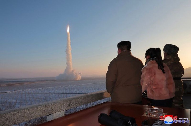 朝鲜18日进行了使用固体燃料的“火星炮-18”型洲际弹道导弹发射训练
