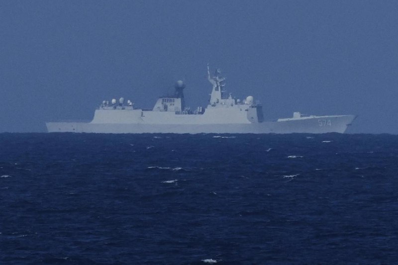 美国、日本和菲律宾3月28日在南海黄岩岛（菲律宾称斯卡伯勒浅滩）附近海域举行为期一天的联合海军演习