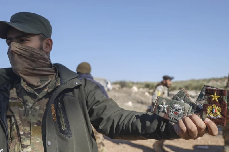 “解放叙利亚”联盟领导的叙利亚反对派武装27日突然在叙西北部发起大规模攻势，夺取部分领土，据报已在29日攻破该国第二大城市阿勒颇