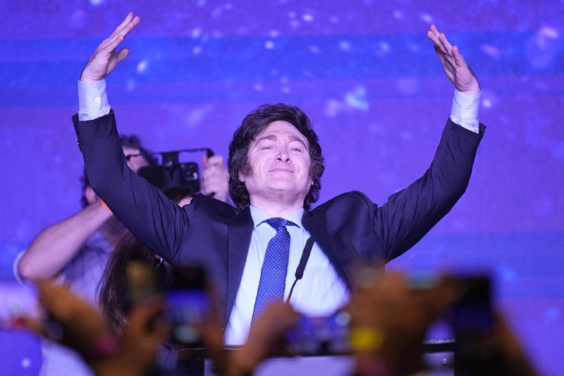 阿根廷极右翼总统候选人哈维尔·米莱在初选中意外获得最多选票