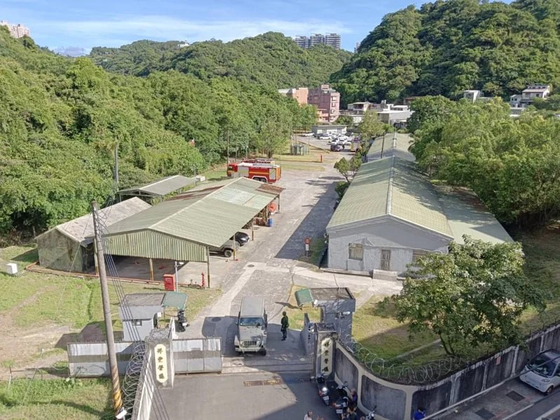 台湾基隆，陆军六军团三支部祥丰营区弹药库今天15时许发生爆炸意外，9人送医，其中2人伤势较重