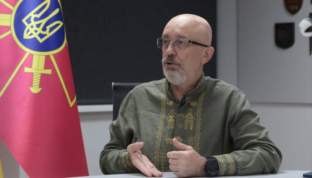 乌克兰总统泽连斯基3日决定解除阿列克西·列兹尼科夫的国防部长职务，由国有资产基金主管鲁斯捷姆·乌梅罗夫接替