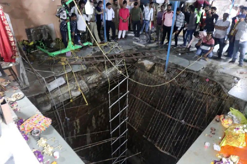 印度中央邦印多尔一座寺庙30日发生塌陷，造成35人死亡，1人失踪