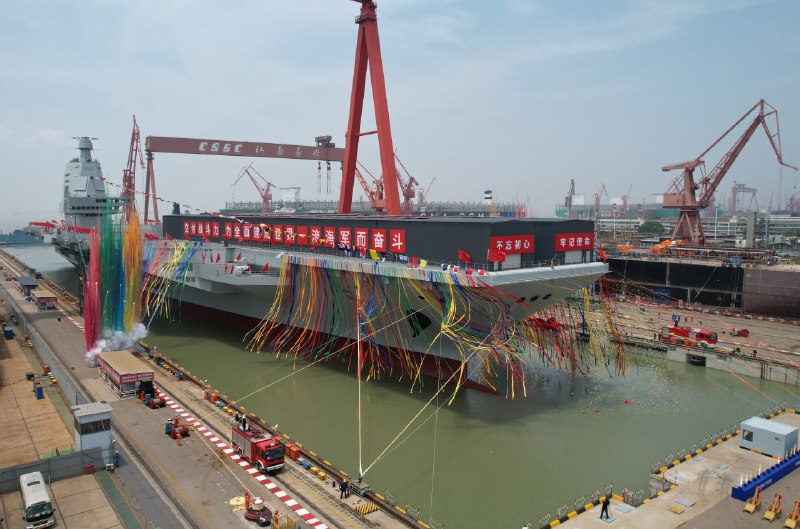 中国第三艘航母下水命名仪式6月17日上午在江南造船厂举行，命名为“中国人民解放军海军福建舰”，舷号为“18”
