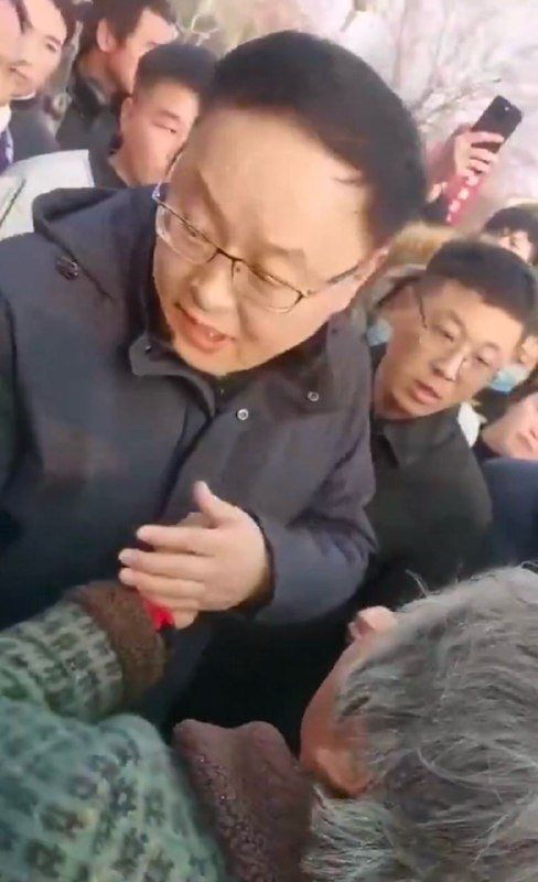 河南省商丘市宁陵县育华园学校学生杨某某2023年12月24日坠楼死亡，疑点引发大批民众示威
