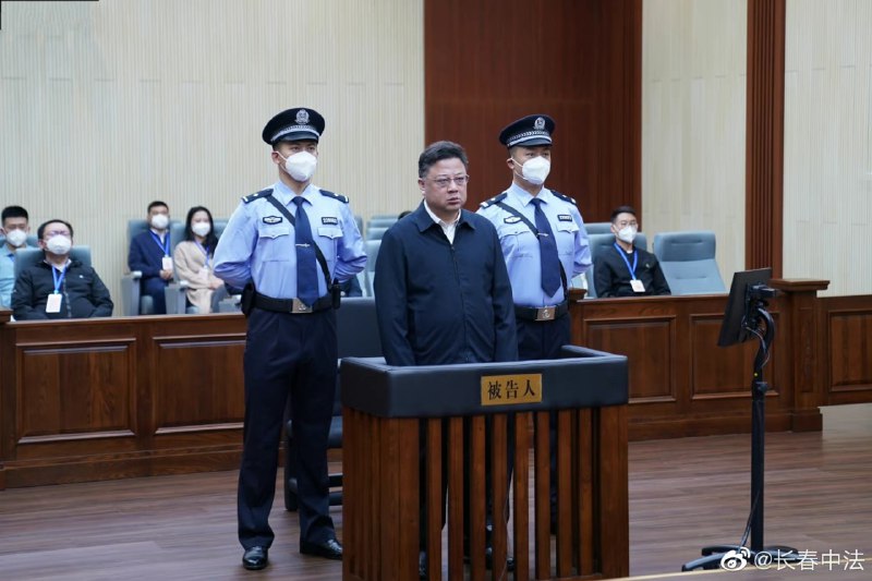 孙力军案9月23日在长春市中院一审宣判：以受贿罪判处死缓、剥夺政治权利终身并处没收个人全部财产、死缓期满后终身监禁不得减刑假释；以操纵证券市场罪判处有期徒刑8年，并处罚金人民币100万元；以非法持有枪支罪判处有期徒刑5年
