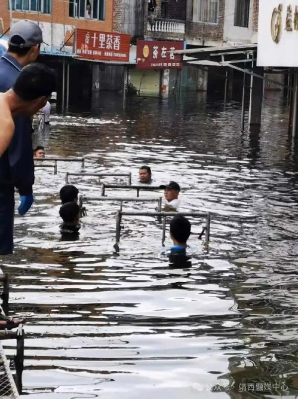 受台风“博罗伊”“麦德姆”连环袭击，广西百色多地受洪水影响内涝严重