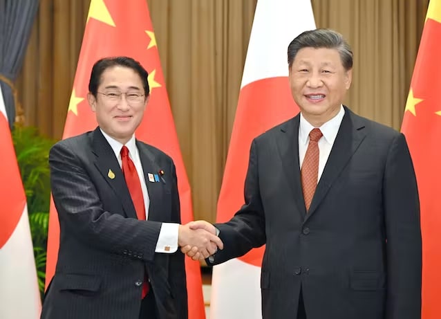 习近平17日下午在泰国曼谷会见菲律宾总统马科斯、新加坡总理李显龙、日本首相岸田文雄