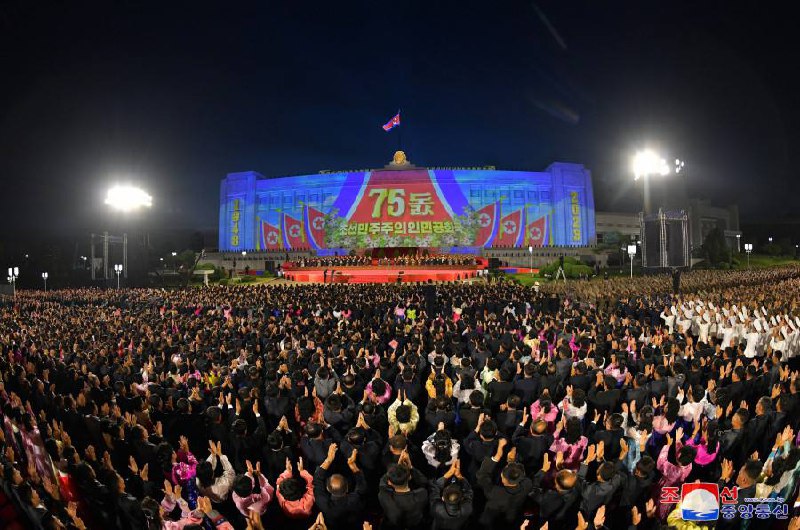 朝鲜建政（九九节）75周年阅兵式活动8日晚在首都平壤金日成广场举行